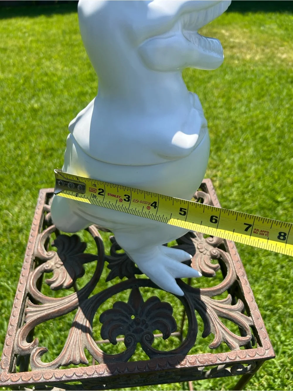 N/A white ceramic